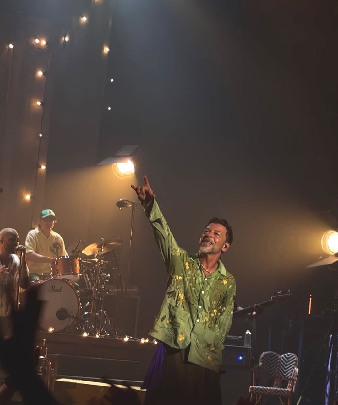 Christophe Maé enflamme les Folies Bergère avec un concert rempli d’amour et de sincérité